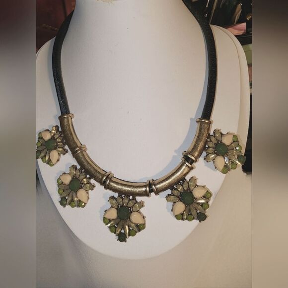 LOFT Matte Gold Cut Crystals Bib Necklace Leather Chain - Picture 1 of 5